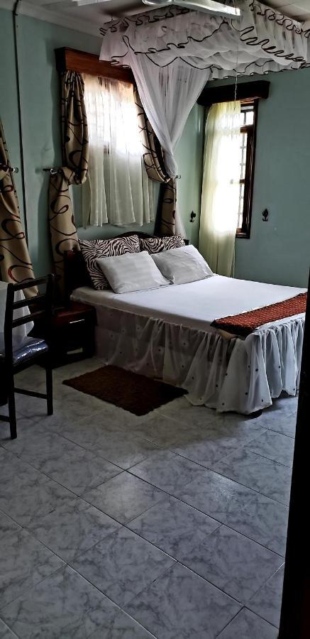 Family Nest Guesthouse Кисуму Экстерьер фото