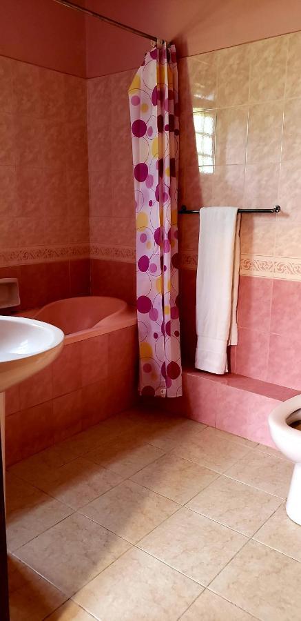 Family Nest Guesthouse Кисуму Экстерьер фото
