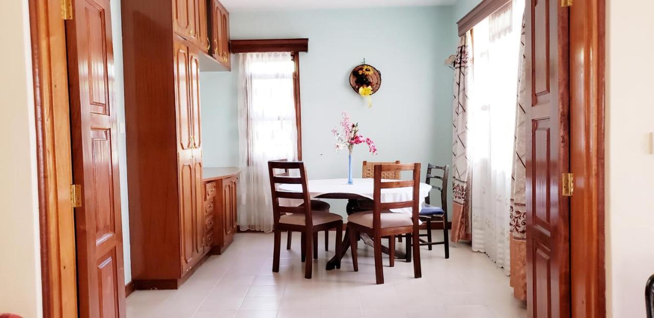 Family Nest Guesthouse Кисуму Экстерьер фото