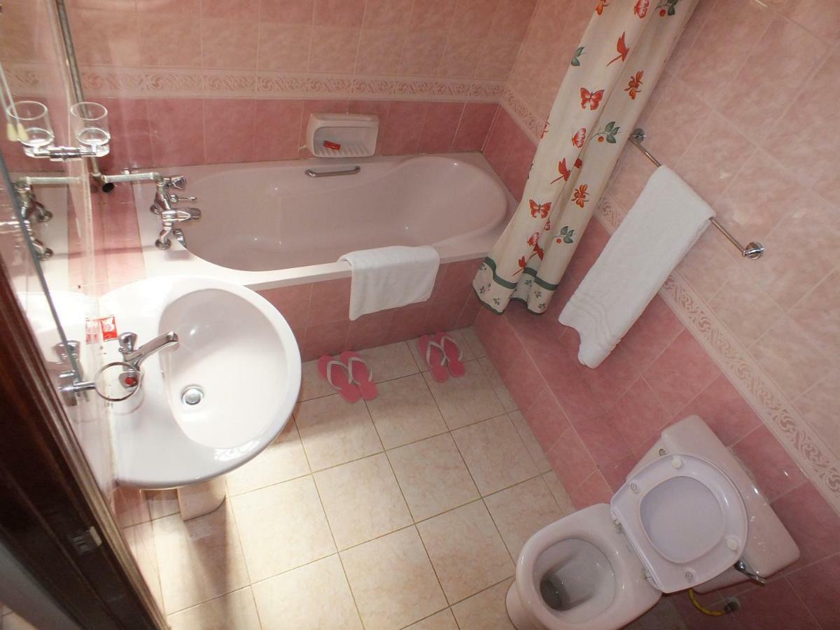 Family Nest Guesthouse Кисуму Экстерьер фото